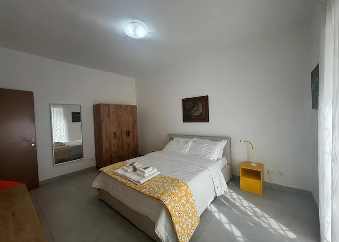 Urban Oasis With Garden Apartament